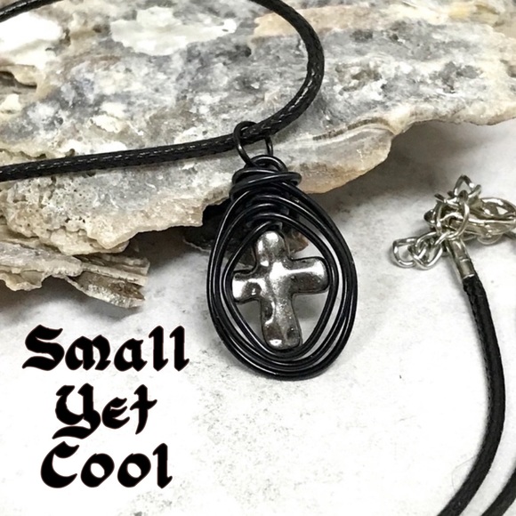Fashion Jewelry Jewelry - BOGO💫Floating Cross Pendant